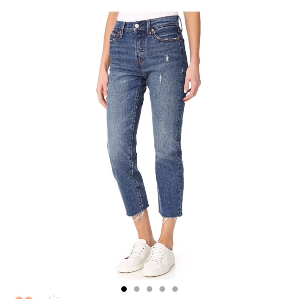 Size 27 Levi’s wedgie straight leg. Medium wash
